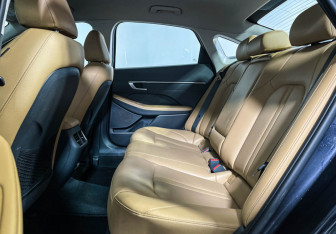 Подержанный автомобиль Hyundai Sonata 2020 года (10 фото)