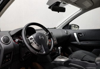 Подержанный автомобиль Nissan Qashqai 2011 года (15 фото)