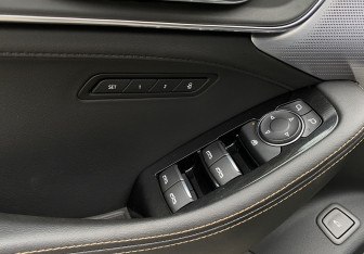 Подержанный автомобиль Cadillac CT5 2020 года (13 фото)