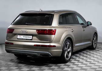 Подержанный автомобиль Audi Q7 2019 года (5 фото)