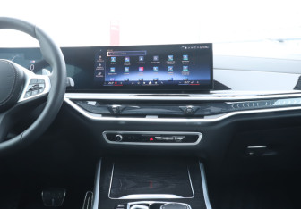 Подержанный автомобиль BMW X5 2025 года (19 фото)