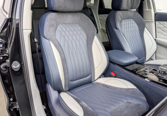 Подержанный автомобиль Hongqi HS5 2023 года (24 фото)