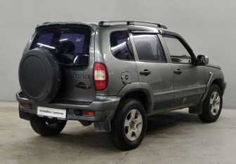Подержанный автомобиль Chevrolet Niva 2005 года (5 фото)