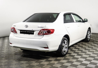 Подержанный автомобиль Toyota Corolla Sedan 2012 года (3 фото)