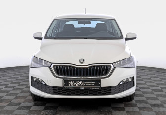 Подержанный автомобиль Skoda Rapid Liftback 2021 года (2 фото)