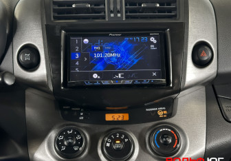 Подержанный автомобиль Toyota RAV4 2011 года (12 фото)