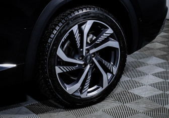 Подержанный автомобиль Geely Monjaro 2023 года (15 фото)