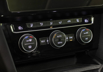 Подержанный автомобиль Volkswagen Passat Wagon 2019 года (19 фото)