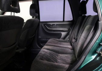 Подержанный автомобиль Honda CR-V 1999 года (10 фото)
