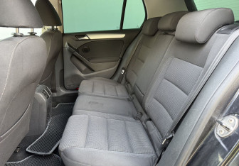 Подержанный автомобиль Volkswagen Golf Hatchback 2011 года (11 фото)