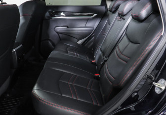 Подержанный автомобиль DongFeng AX7 2019 года (11 фото)