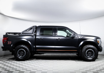 Подержанный автомобиль Ford F-150 2024 года (4 фото)