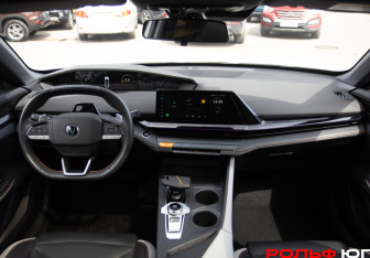 Подержанный автомобиль Changan UNI-V 2024 года (14 фото)