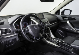 Подержанный автомобиль Mitsubishi Eclipse Cross 2019 года (11 фото)