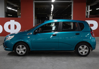 Подержанный автомобиль Chevrolet Aveo Hatchback 2008 года (8 фото)