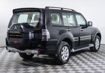 Подержанный автомобиль Mitsubishi Pajero 2021 года (3 фото)