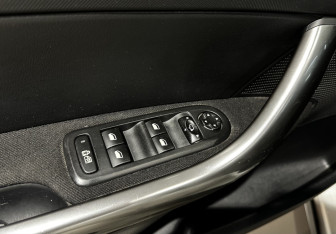 Подержанный автомобиль Peugeot 308 Hatchback 2012 года (14 фото)