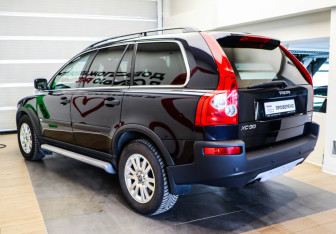 Подержанный автомобиль Volvo XC90 2006 года (6 фото)