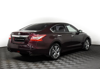 Подержанный автомобиль Nissan Teana 2015 года (5 фото)