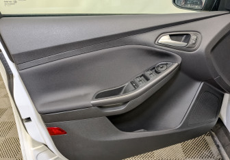 Подержанный автомобиль Ford Focus Sedan 2018 года (19 фото)