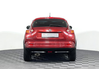 Подержанный автомобиль Nissan Juke 2011 года (6 фото)