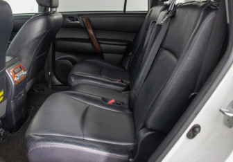 Подержанный автомобиль Toyota Highlander 2011 года (11 фото)