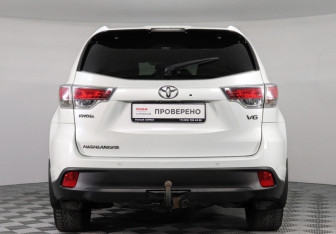 Подержанный автомобиль Toyota Highlander 2014 года (6 фото)