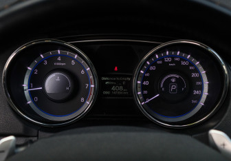 Подержанный автомобиль Hyundai Sonata 2010 года (25 фото)