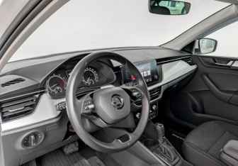 Подержанный автомобиль Skoda Rapid Liftback 2022 года (16 фото)