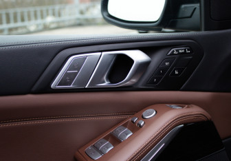 Подержанный автомобиль BMW X7 2020 года (21 фото)