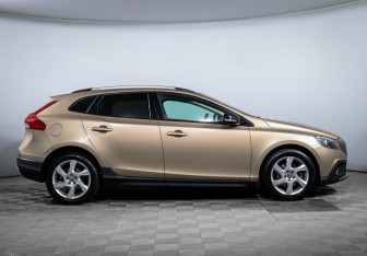 Подержанный автомобиль Volvo V40 Cross Country 2013 года (4 фото)
