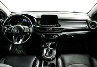 Подержанный автомобиль Kia Cerato Sedan 2018 года (10 фото)