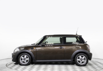 Подержанный автомобиль MINI Hatch 2011 года (8 фото)