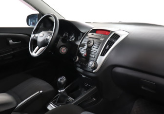 Подержанный автомобиль Kia Ceed Hatchback 2010 года (9 фото)