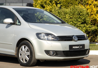 Подержанный автомобиль Volkswagen Golf Plus 2010 года (18 фото)