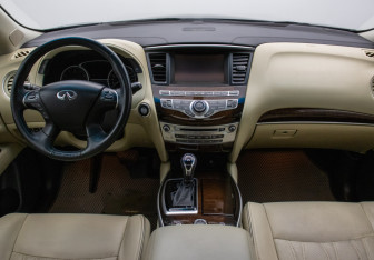 Подержанный автомобиль Infiniti QX60 2018 года (14 фото)