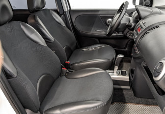 Подержанный автомобиль Nissan Note 2013 года (24 фото)