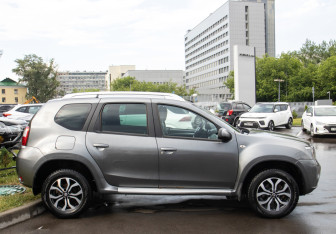 Подержанный автомобиль Nissan Terrano 2015 года (3 фото)