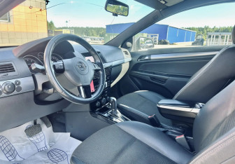 Подержанный автомобиль Opel Astra Hatchback 2010 года (8 фото)