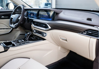 Подержанный автомобиль FAW Bestune T77 2023 года (9 фото)