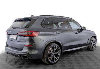 Подержанный автомобиль BMW X5 2022 года (5 фото)