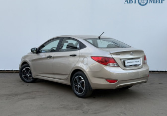 Подержанный автомобиль Hyundai Solaris Sedan 2011 года (7 фото)