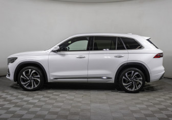 Подержанный автомобиль Geely Monjaro 2023 года (8 фото)