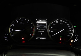 Подержанный автомобиль Lexus NX 2018 года (13 фото)