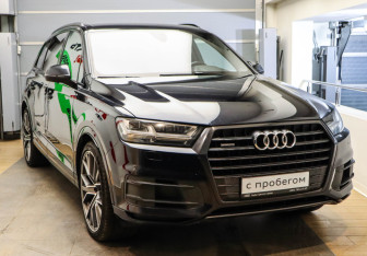 Подержанный автомобиль Audi Q7 2017 года (3 фото)