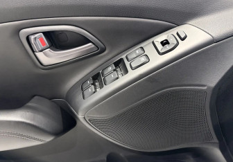 Подержанный автомобиль Hyundai ix35 2014 года (18 фото)