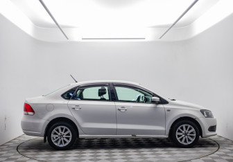 Подержанный автомобиль Volkswagen Polo Sedan 2013 года (4 фото)
