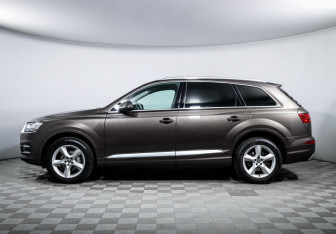 Подержанный автомобиль Audi Q7 2018 года (8 фото)