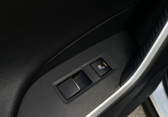 Подержанный автомобиль Toyota RAV4 2019 года (27 фото)