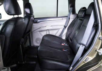 Подержанный автомобиль Mitsubishi Pajero Sport 2015 года (11 фото)